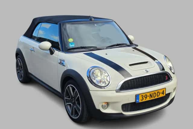 MINI Cabrio (2010) thumbnail 2