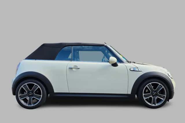 MINI Cabrio (2010) thumbnail 5