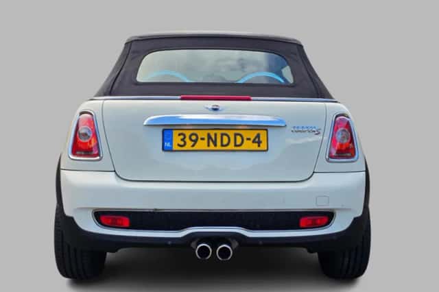 MINI Cabrio (2010) thumbnail 6
