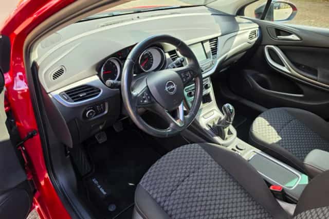 Opel Astra (2021) thumbnail 3