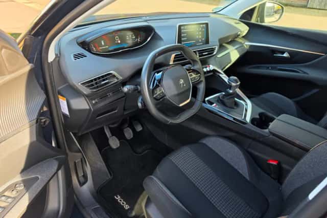Peugeot 3008 (2020) thumbnail 3