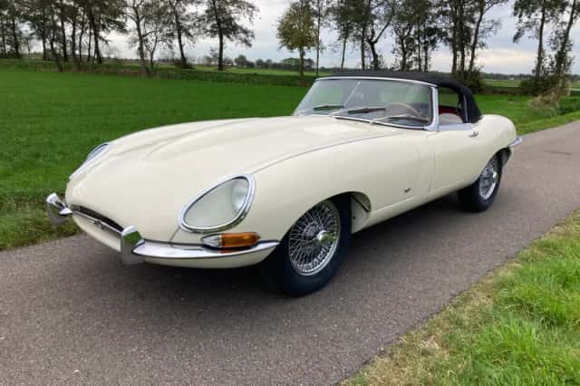 Jaguar E-Type (1961) thumbnail 1