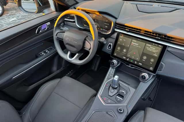 Lynk & Co 01 (2023) thumbnail 3