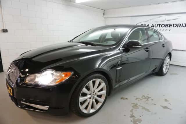 Jaguar XF (2013) thumbnail 1