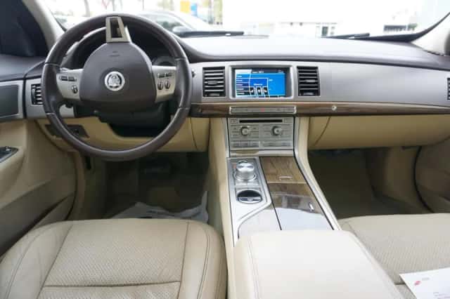 Jaguar XF (2013) thumbnail 2