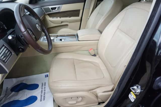 Jaguar XF (2013) thumbnail 4