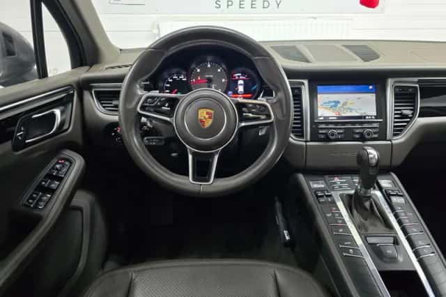 Porsche Macan (2014) thumbnail 2