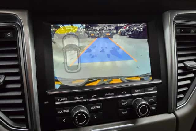 Porsche Macan (2014) thumbnail 4