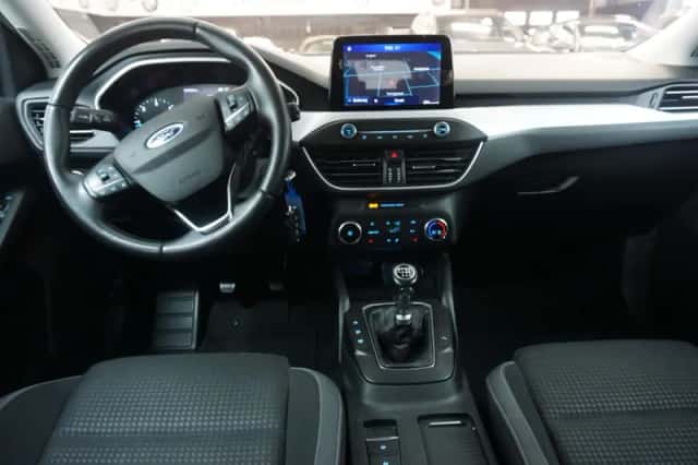 Ford Focus (2020) thumbnail 2