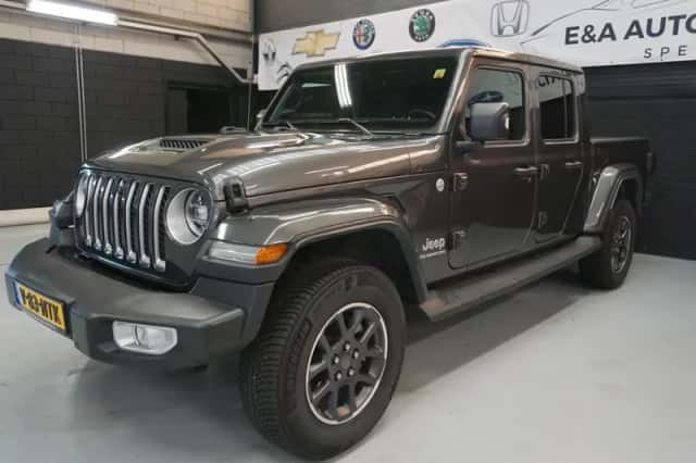 Jeep Gladiator (2022) thumbnail 2