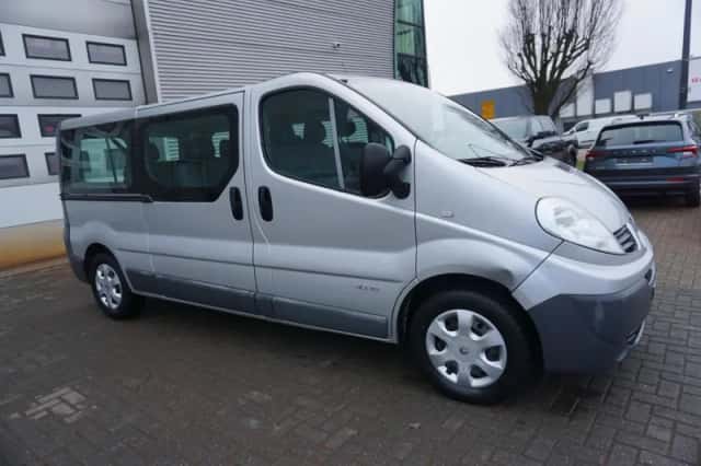Renault Trafic (2014) thumbnail 2