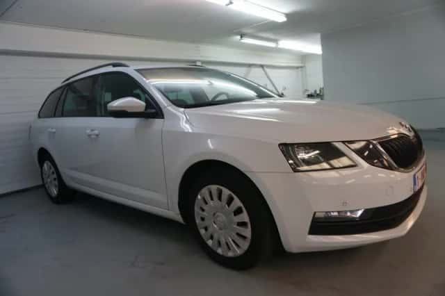Škoda Octavia (2020) thumbnail 2