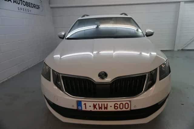 Škoda Octavia (2020) thumbnail 3