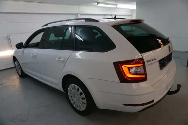 Škoda Octavia (2020) thumbnail 6