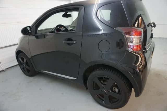 Toyota iQ (2010) thumbnail 4