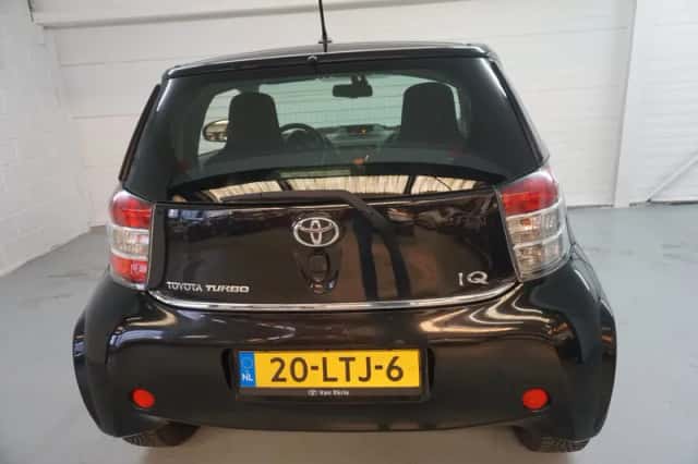 Toyota iQ (2010) thumbnail 5