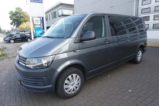 Volkswagen Transporter (2018) thumbnail 1