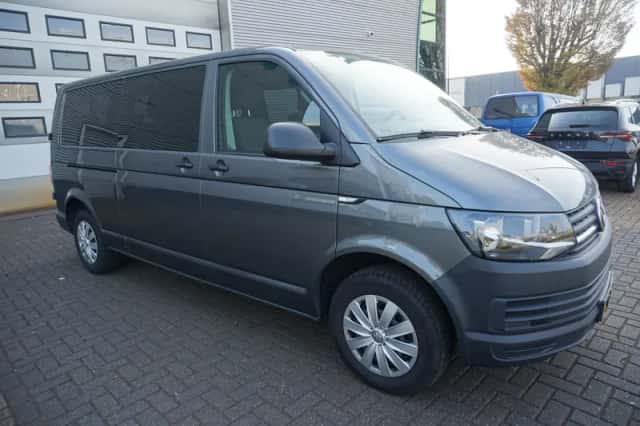 Volkswagen Transporter (2018) thumbnail 2