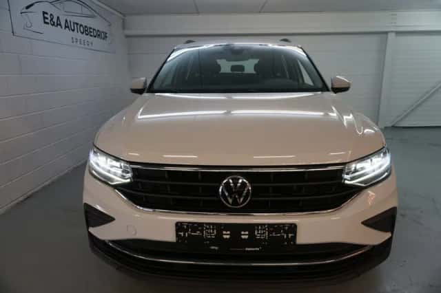 Volkswagen Tiguan (2022) thumbnail 3