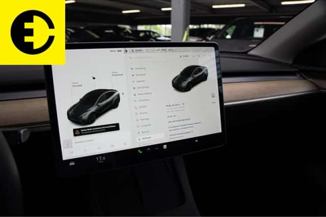 Tesla Model Y (2021) thumbnail 5