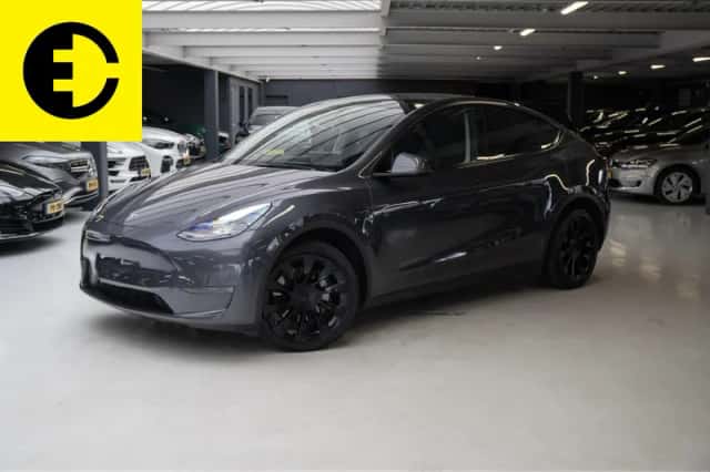 Tesla Model Y (2023) thumbnail 1