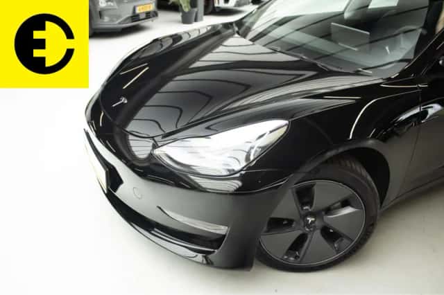 Tesla Model 3 (2023) thumbnail 2