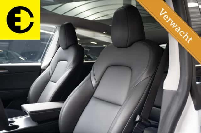 Tesla Model Y (2022) thumbnail 3