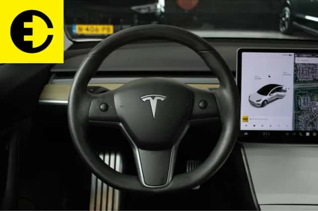 Tesla Model 3 (2019) thumbnail 3