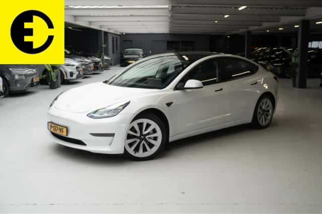 Tesla Model 3 (2021) thumbnail 1