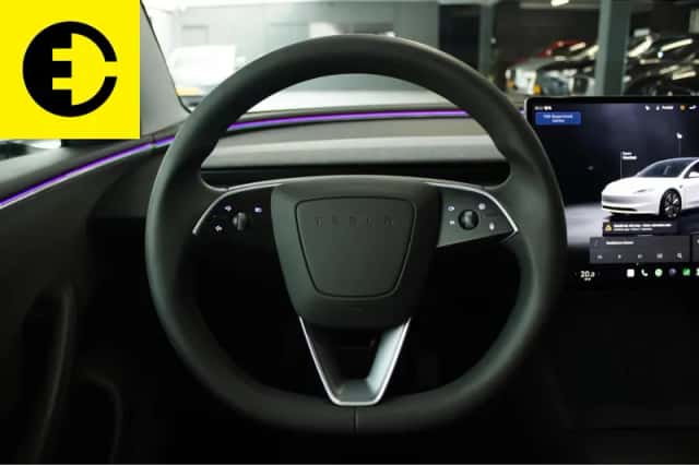 Tesla Model 3 (2023) thumbnail 3