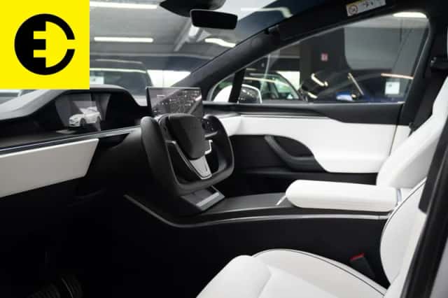 Tesla Model X (2023) thumbnail 5
