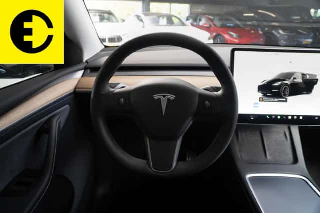 Tesla Model Y (2022) thumbnail 5
