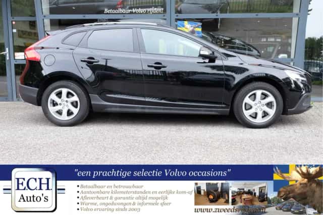 Volvo V40 Cross Country (2018) thumbnail 2