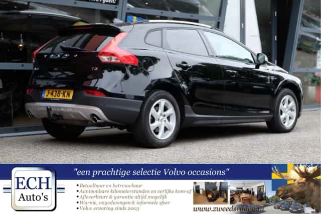 Volvo V40 Cross Country (2018) thumbnail 3