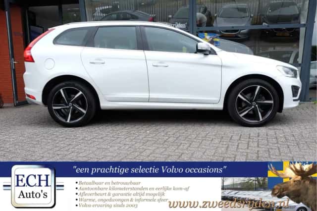 Volvo XC60 (2015) thumbnail 2