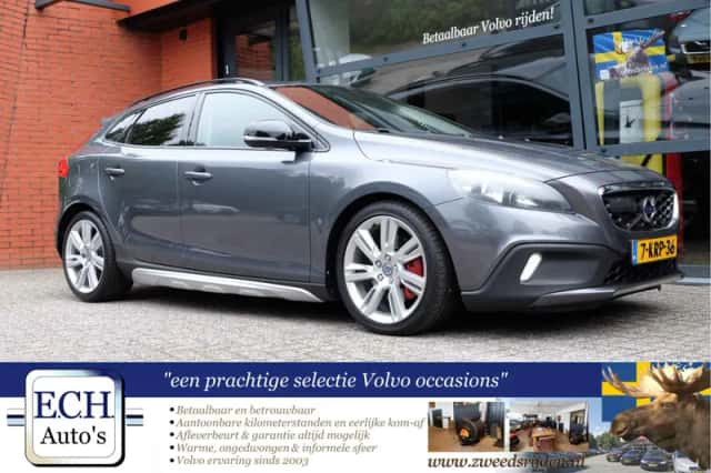 Volvo V40 Cross Country (2013) thumbnail 1