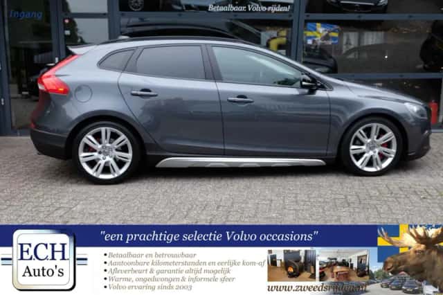 Volvo V40 Cross Country (2013) thumbnail 2