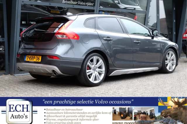 Volvo V40 Cross Country (2013) thumbnail 3