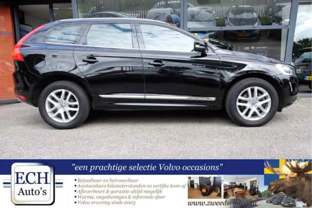 Volvo XC60 (2017) thumbnail 2