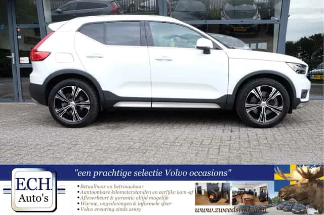 Volvo XC40 (2020) thumbnail 2