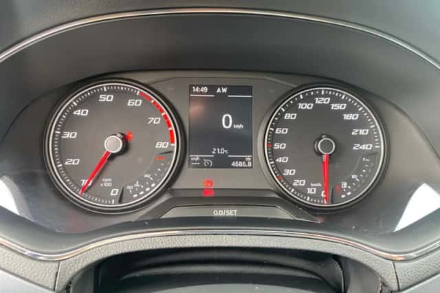 SEAT Arona (2019) thumbnail 3
