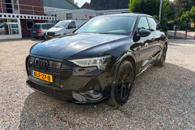 Audi e-tron (2023) thumbnail 6