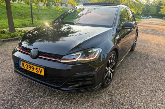 Volkswagen Golf (2018) thumbnail 2