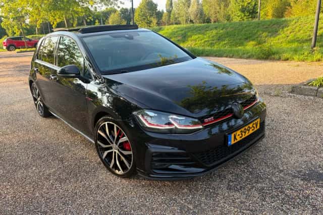 Volkswagen Golf (2018) thumbnail 3