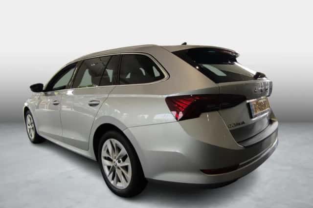 Škoda Octavia (2022) thumbnail 3
