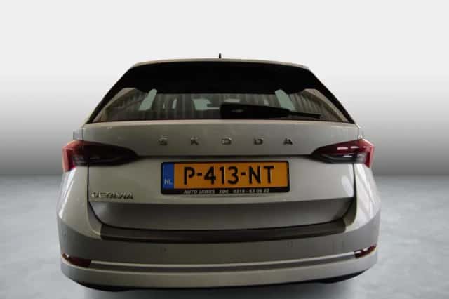 Škoda Octavia (2022) thumbnail 4