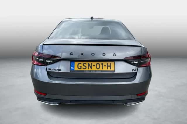 Škoda Superb (2023) thumbnail 4