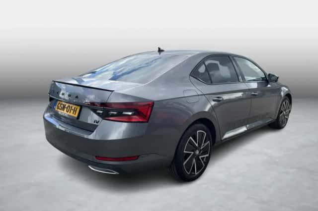 Škoda Superb (2023) thumbnail 5