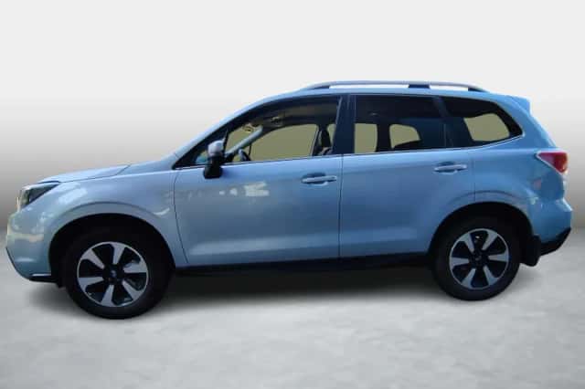 Subaru Forester (2017) thumbnail 2
