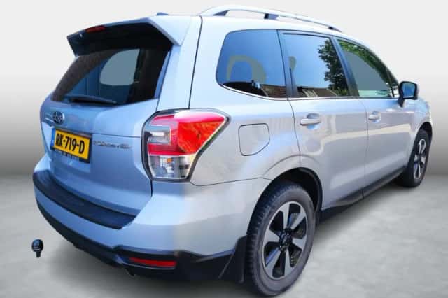 Subaru Forester (2017) thumbnail 5